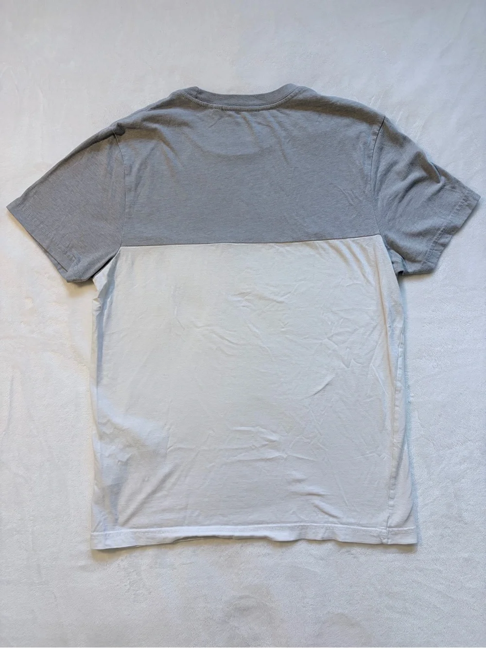 GUESS Two-Tone Gray & White Short Sleeve Crew Tee - Picture 6 of 6